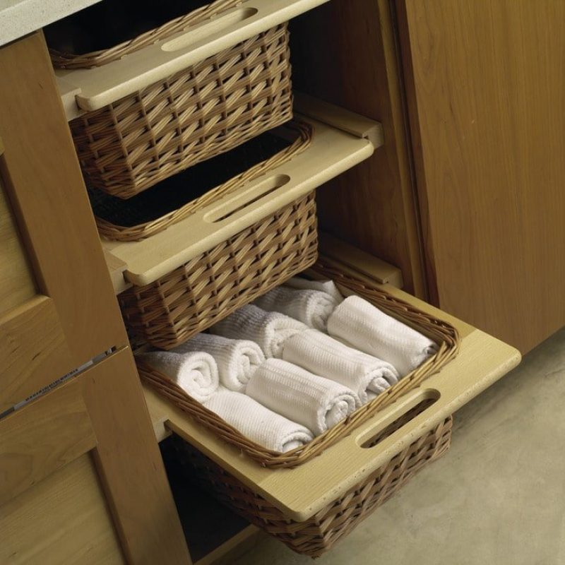 Wicker_Basket_with_Frame_Handles